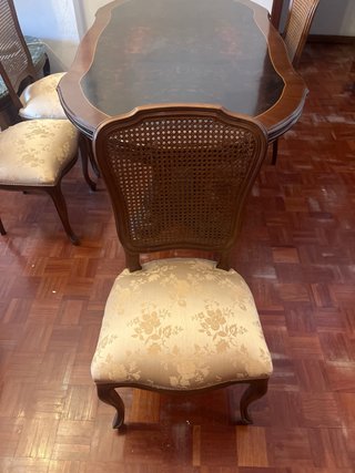Mesa de comedor clásica con 4 sillas