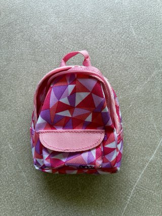 Mochila y útiles escolares miniatura