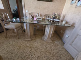Mesa y 6 Sillas Comedor en perfecto estado!!
