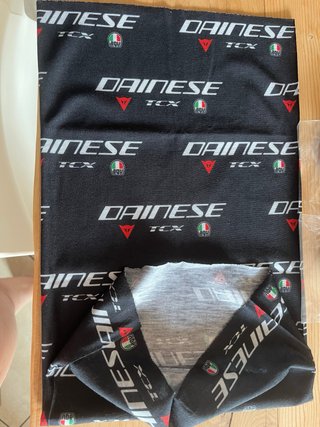 Scaldacollo Dainese e portachiavi Tucano Urbano
