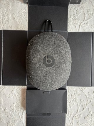 Audífonos Beats Solo Pro Oro/Blanco