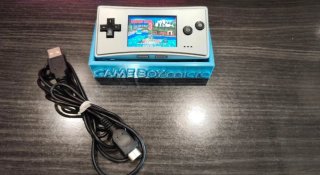 Nintendo GameBoyMicro Plata+cargador USB y soporte
