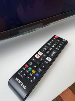 Televisor Samsung 43" 4K UHD Smart TV -UE43AU7095U