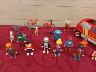 Lote Playmobil: Coche Bomberos y Figuras