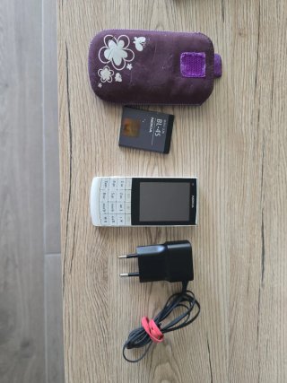 Telefono Nokia X3 02 3G con custodia