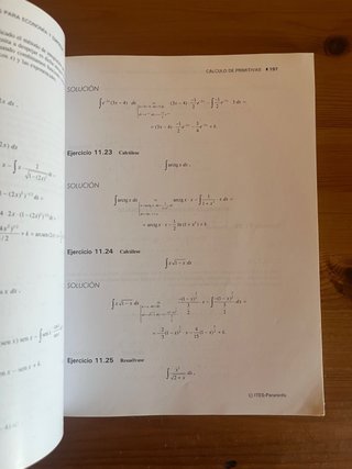 Problemas resueltos de matemáticas para economí...
