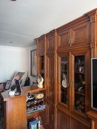 Mueble de salón completo madera de castaño macizo.