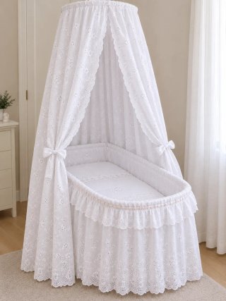 Vestidura Ropa de cuna de pique y bordado blanco.