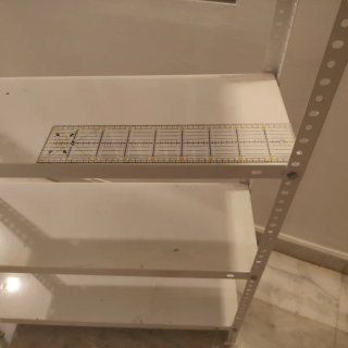 Estantería metálica blanca