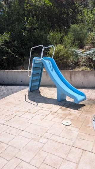 Tobogán para piscina azul y blanco