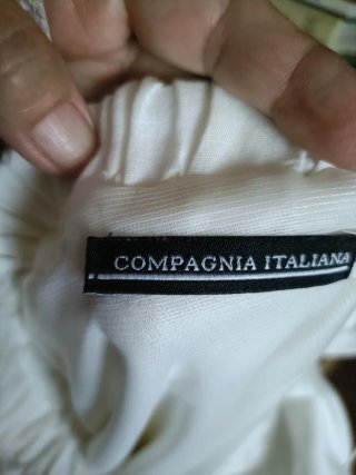 Abito bianco con spalline sottili