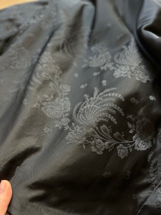 Abrigo de pieles marrón y negro