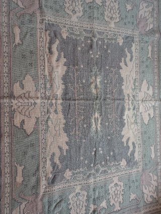 Alfombra rosa y gris, doble cara.