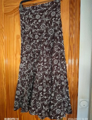 Conjunto falda y blusa bordada