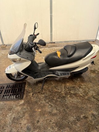 Suzuki Burgman 200cc Blanca