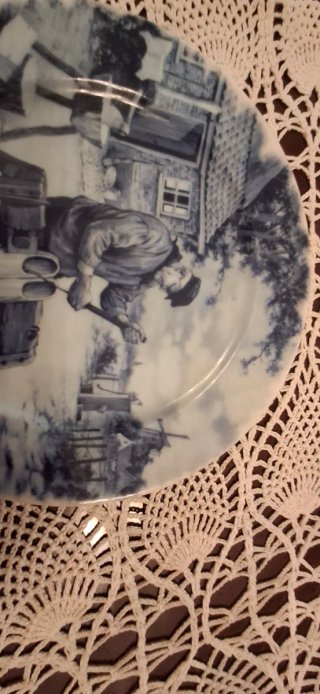 Piatto in ceramica decorato
