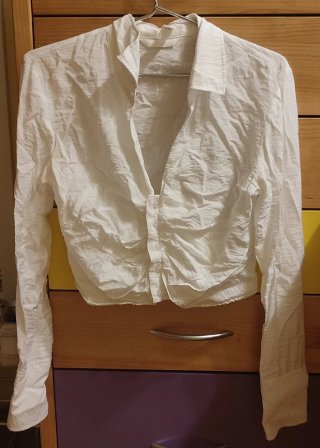 Camisa blanca elegante mujer
