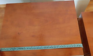 Mesita y cómoda pequeña madera