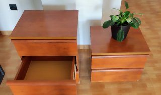 Mesita y cómoda pequeña madera