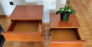 Mesita y cómoda pequeña madera