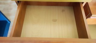 Mesita y cómoda pequeña madera