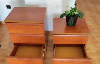 Mesita y cómoda pequeña madera