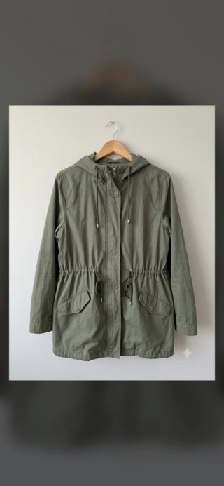 Parka premamá verde con capucha