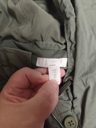 Parka premamá verde con capucha
