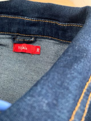 Chaqueta vaquera elástica.