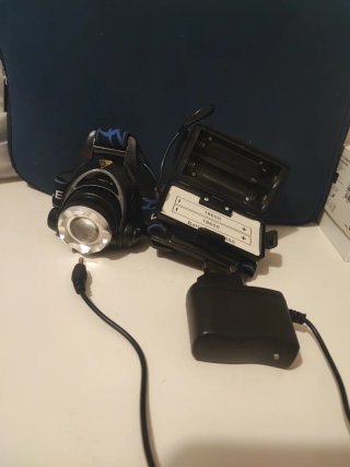Linterna frontal LED Zoom + Cargador