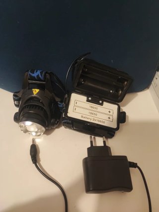 Linterna frontal LED Zoom + Cargador