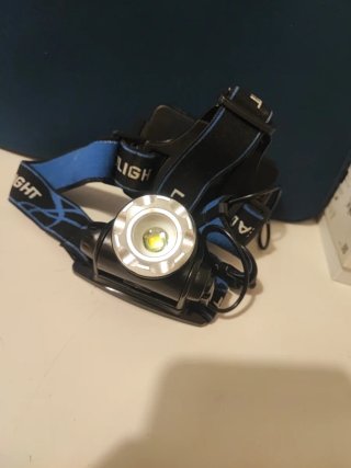 Linterna frontal LED Zoom + Cargador