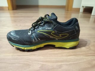 Zapatillas Joma Negras y Amarillas