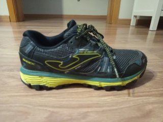 Zapatillas Joma Negras y Amarillas