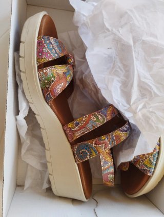 Sandalias cómodas multicolor mujer