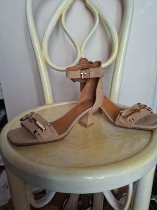 Sandalias Alpe ante beige tacón bajo