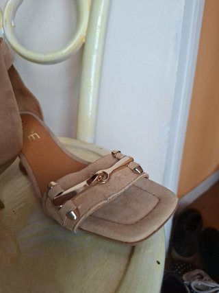 Sandalias Alpe ante beige tacón bajo