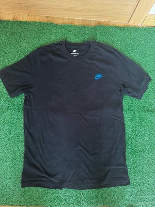 Camiseta Nike Negra Logo Bordado Talla M
