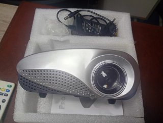 Proyector + Pantalla 50