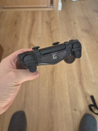 PS4 (PlayStation 4) Negra con Mando