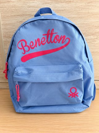 Mochila Benetton azul con detalles rosas