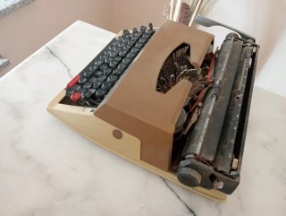 Máquina de escribir antigua