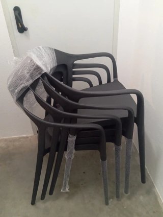 Sillas de plástico apilables (pack 4)