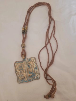 Collar mujer con colgante geométrico