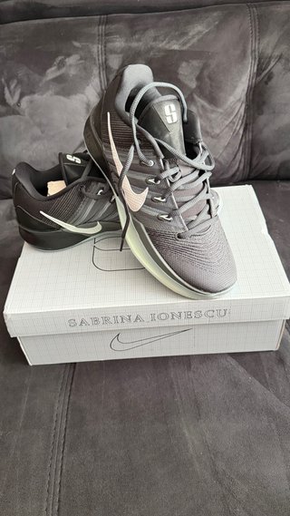 Nike Sabrina 3 Talla 40.5. A estrenar!