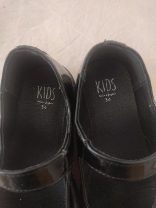 Merceditas charol negras talla 34