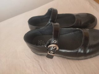 Merceditas charol negras talla 34