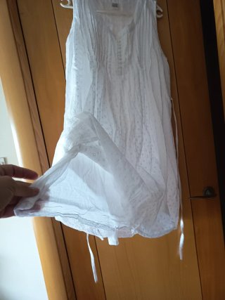 Vestido blanco de algodón con bordados