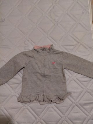 Sudadera niña gris con volantes
