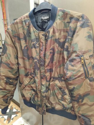 Cazadora Pull&Bear camuflaje XL